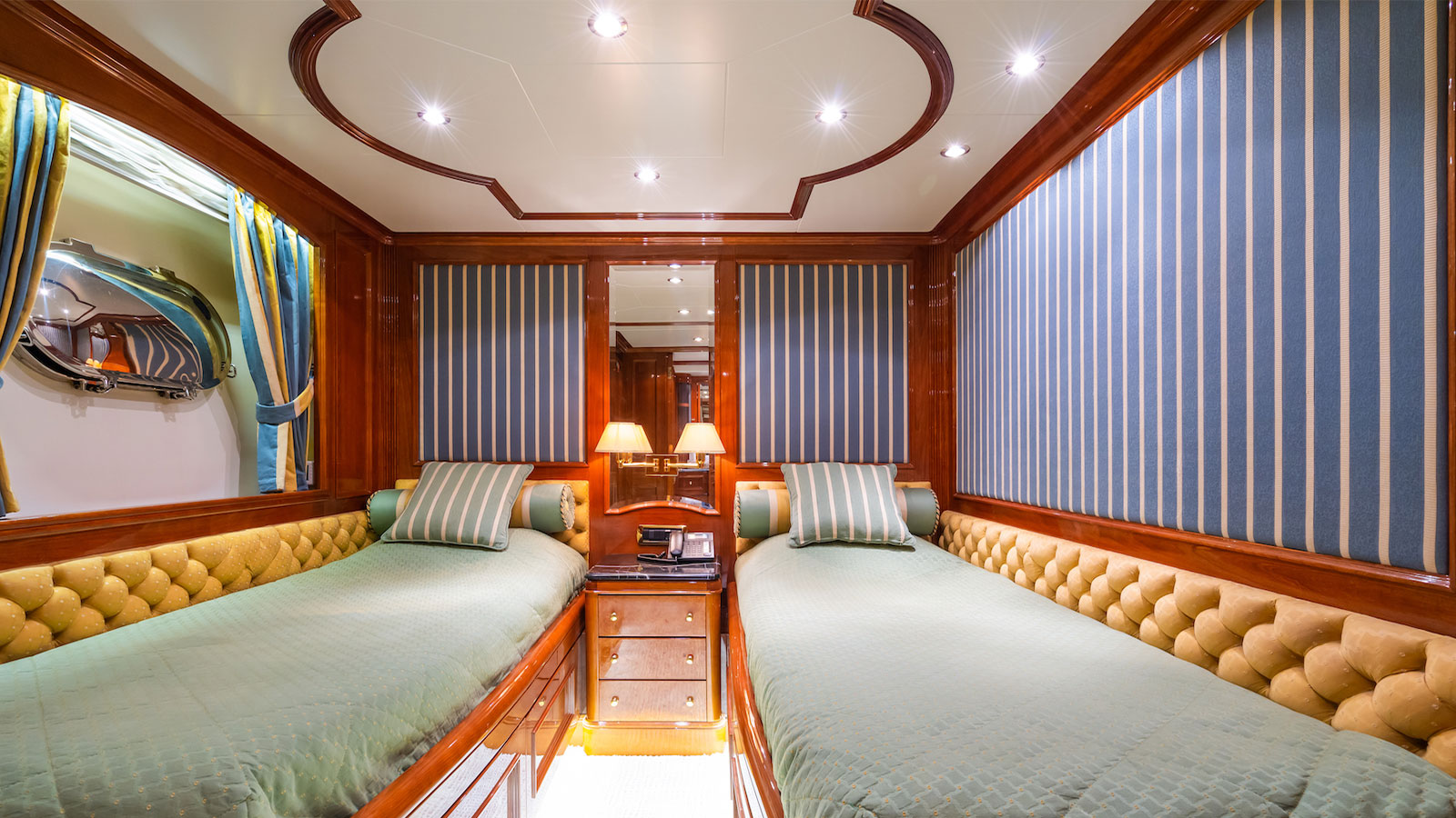 1999 Benetti Amadea te huur (photo 13)
