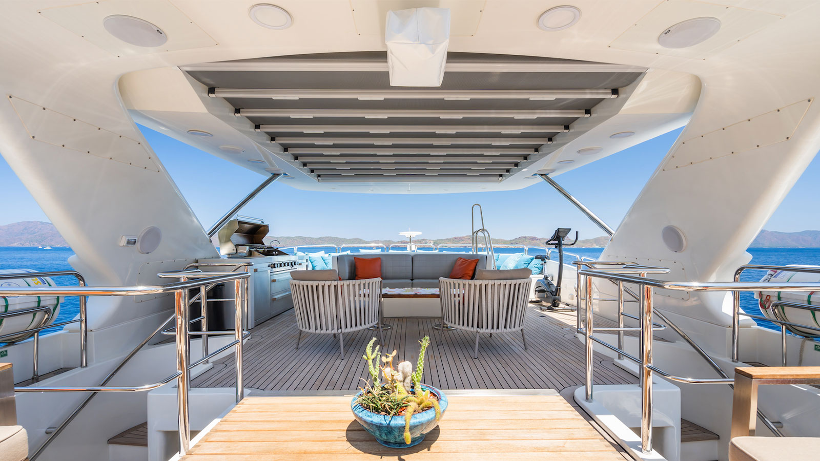 1999 Benetti Amadea te huur (photo 17)
