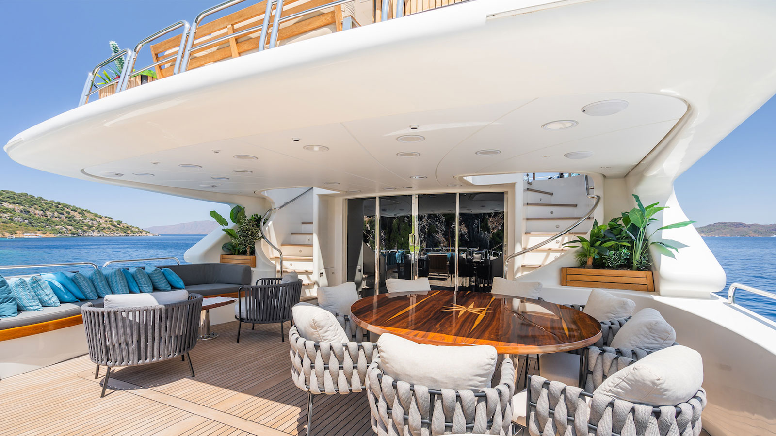 1999 Benetti Amadea te huur (photo 20)