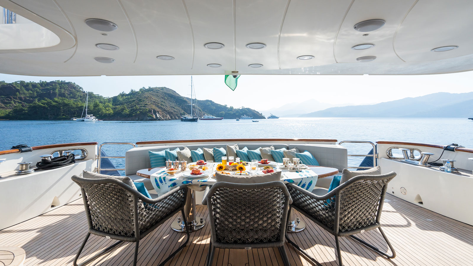 1999 Benetti Amadea te huur (photo 22)