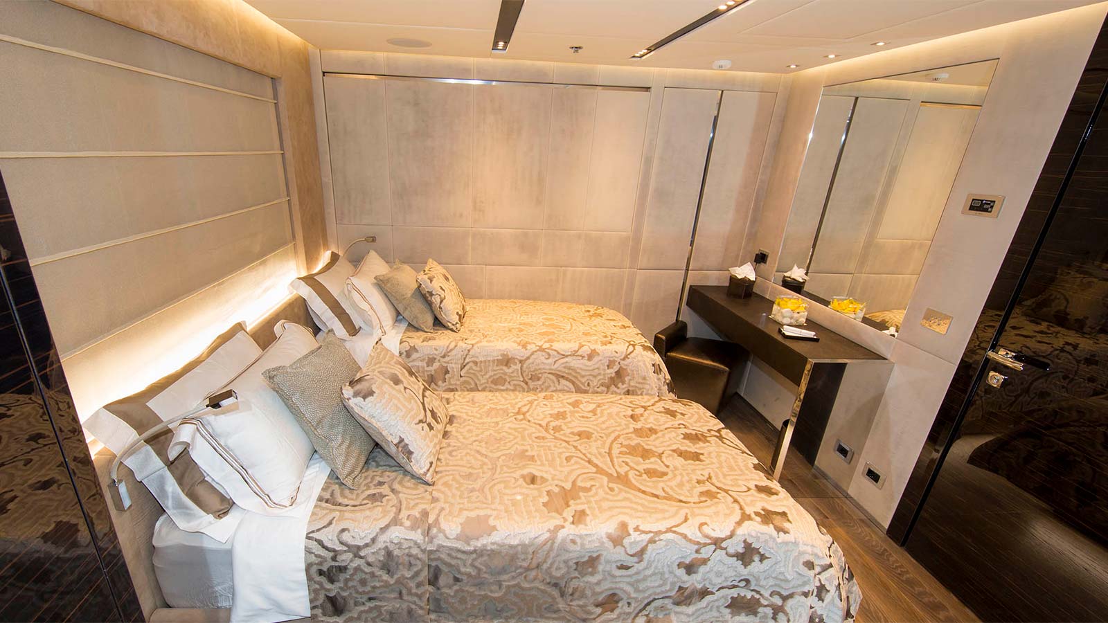 2016 Admiral Yachts Ouranos for charter (photo 9)