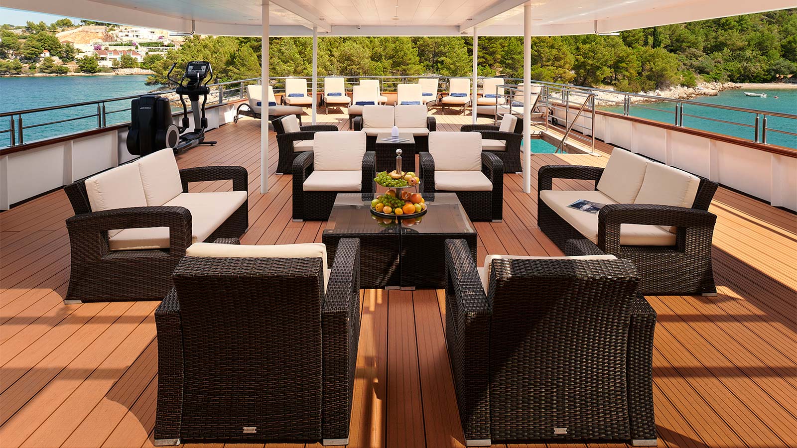 2018 Custom Built Queen Eleganza for charter (photo 12)
