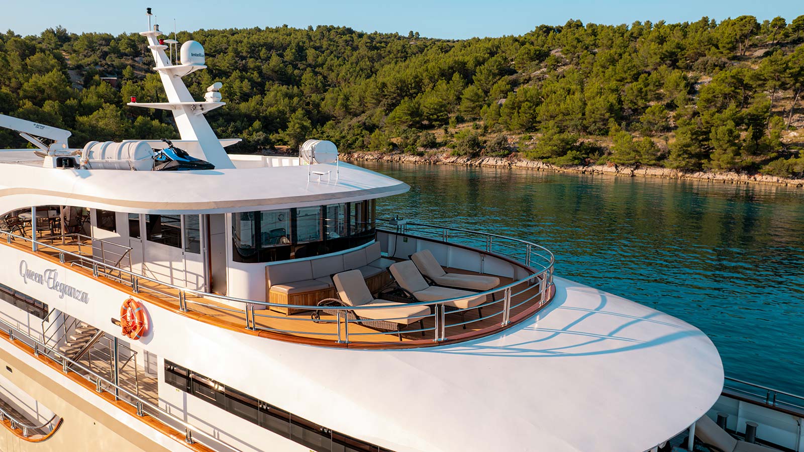 2018 Custom Built Queen Eleganza for charter (photo 15)
