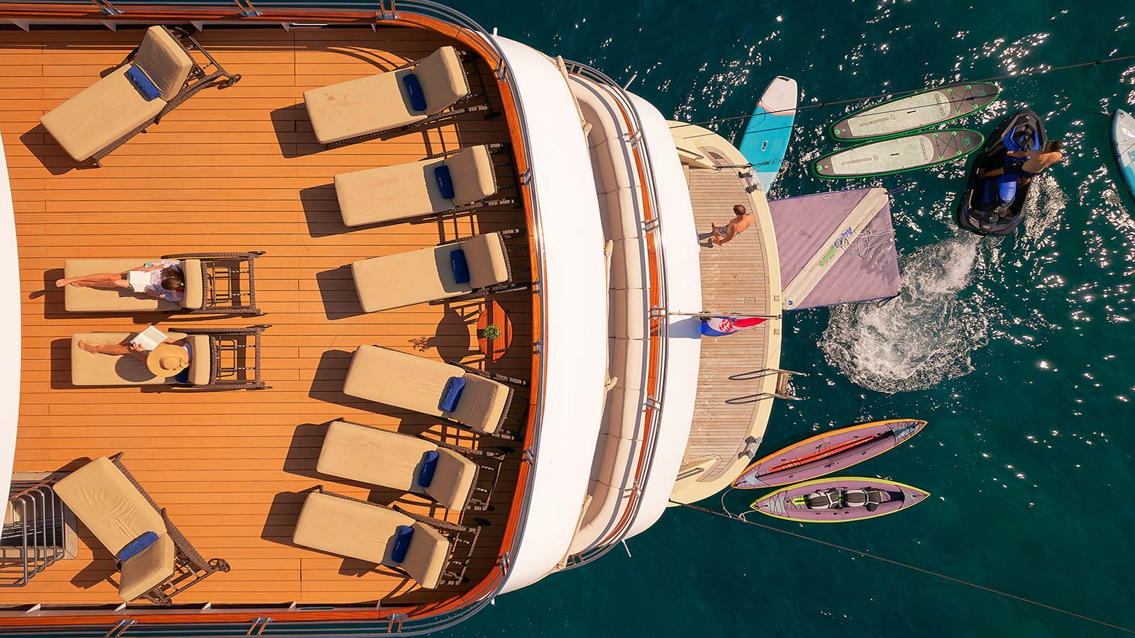 2018 Custom Built Queen Eleganza for charter (photo 16)