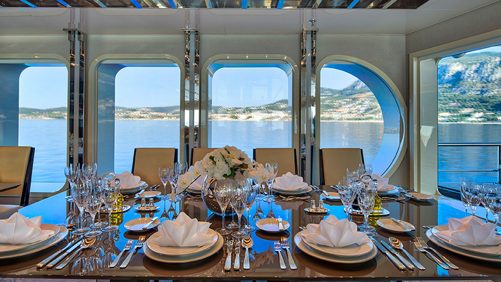 2004 Austal Serenity for charter (photo 11)