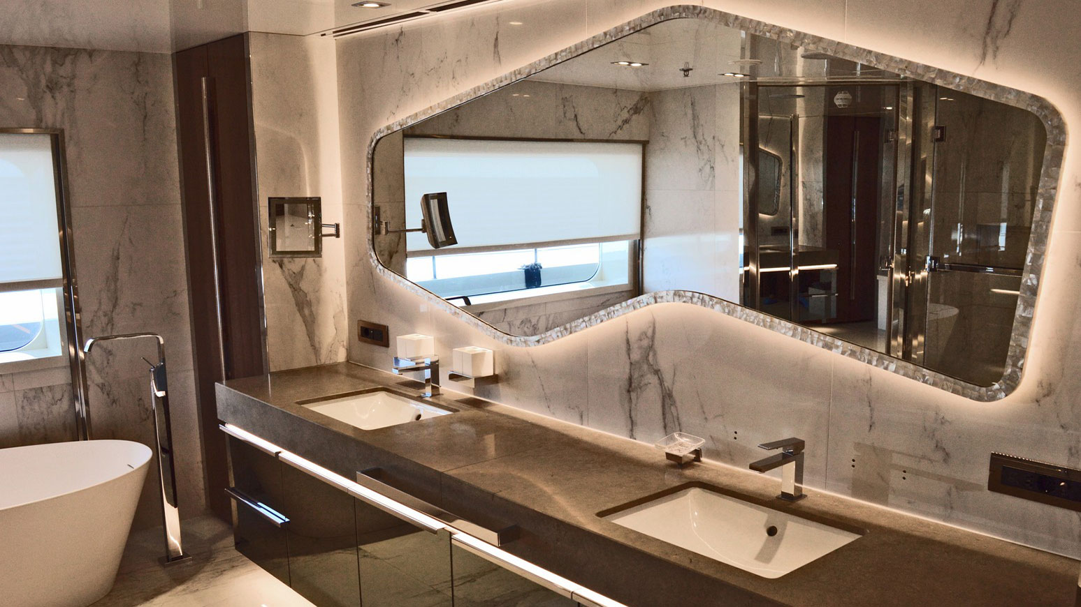 2004 Austal Serenity for charter (photo 19)