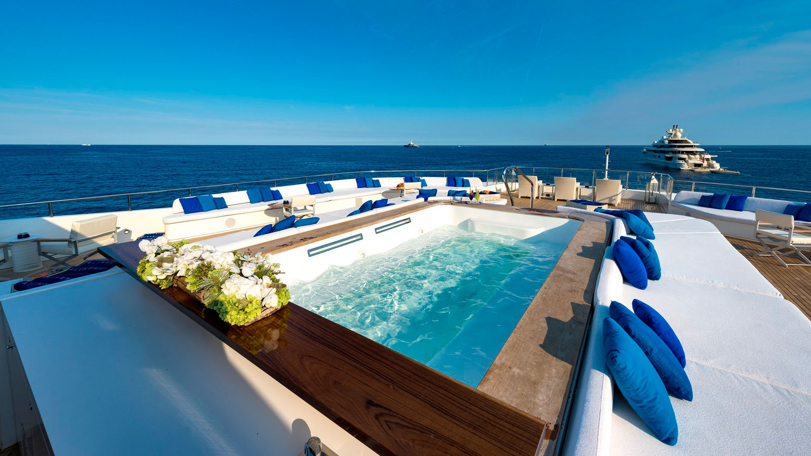 2004 Austal Serenity for charter (photo 25)