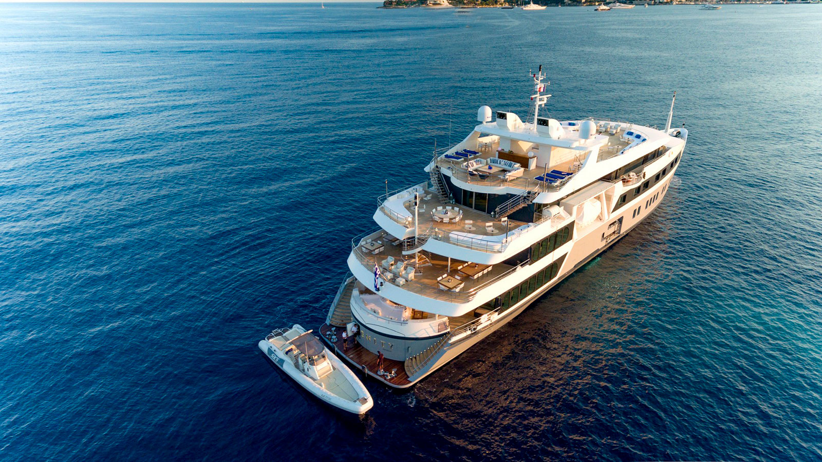2004 Austal Serenity for charter (photo 31)