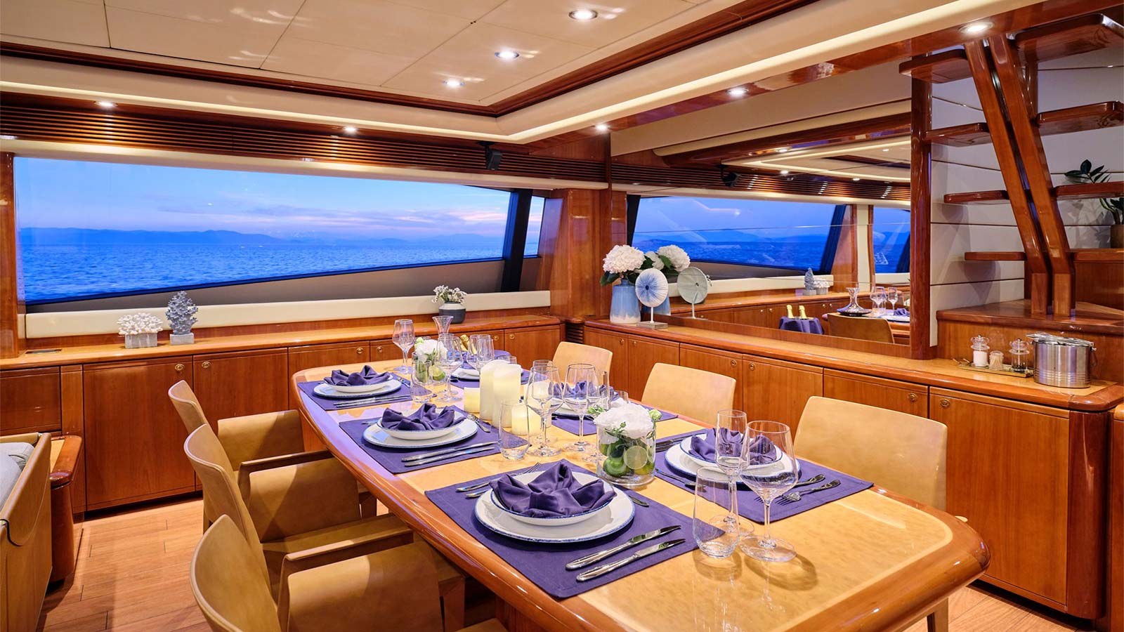 2004 Ferretti 880 a noleggio (photo 3)