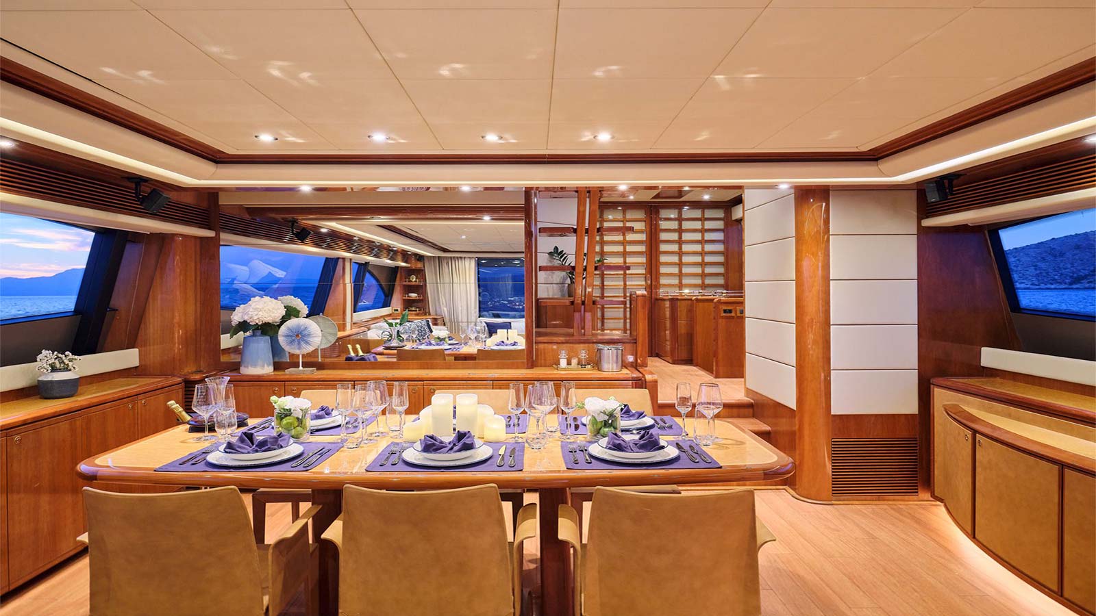 2004 Ferretti 880 a noleggio (photo 5)