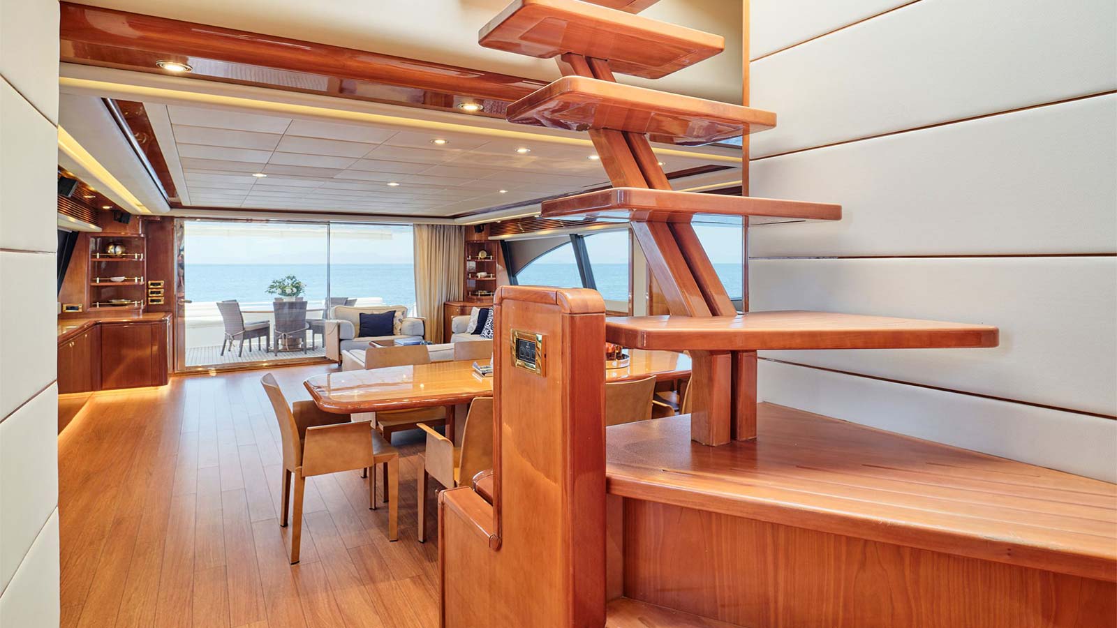 2004 Ferretti 880 a noleggio (photo 6)