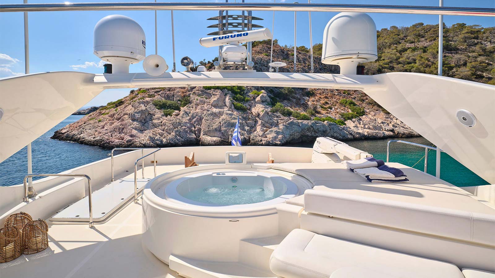 2004 Ferretti 880 a noleggio (photo 16)