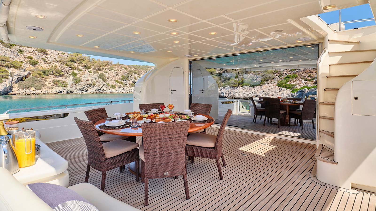 2004 Ferretti 880 a noleggio (photo 20)