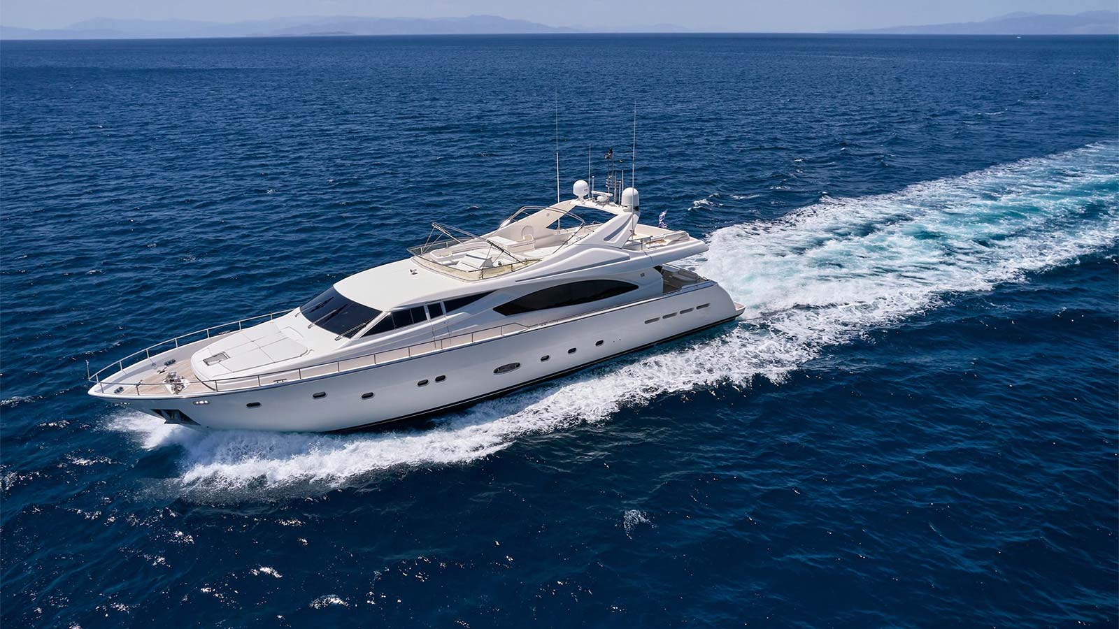 2004 Ferretti 880 a noleggio (photo 23)