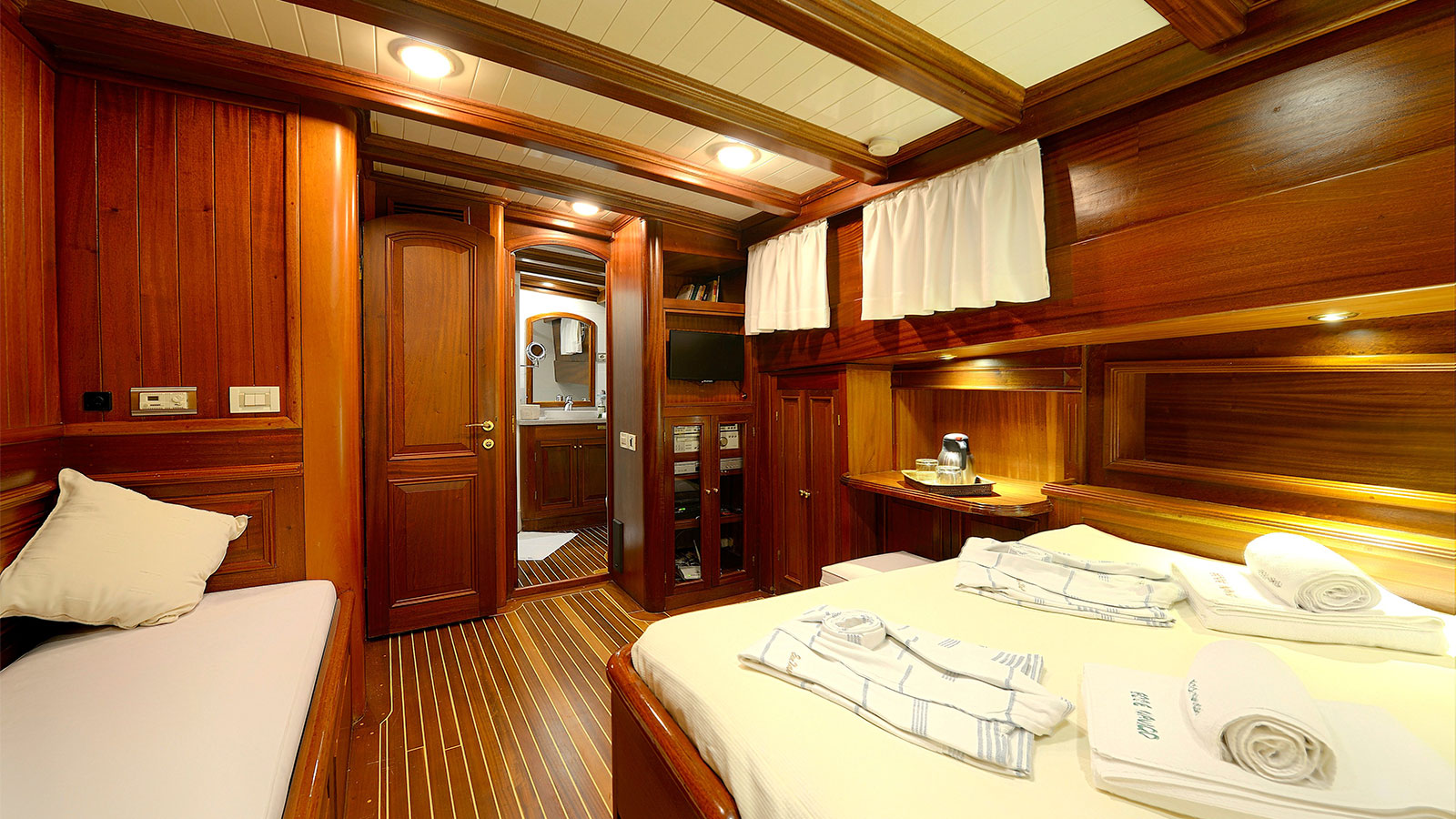 1997 Valena Yachting Ecce Navigo zu chartern (photo 4)