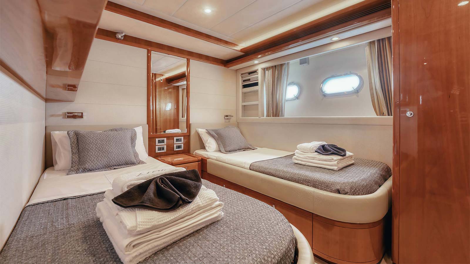 2006 Ferretti 830 Fly en alquiler (photo 9)