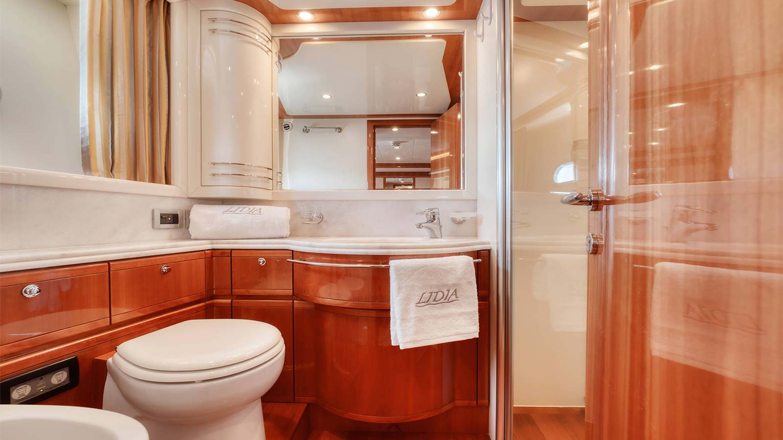 2006 Ferretti 830 Fly en alquiler (photo 11)