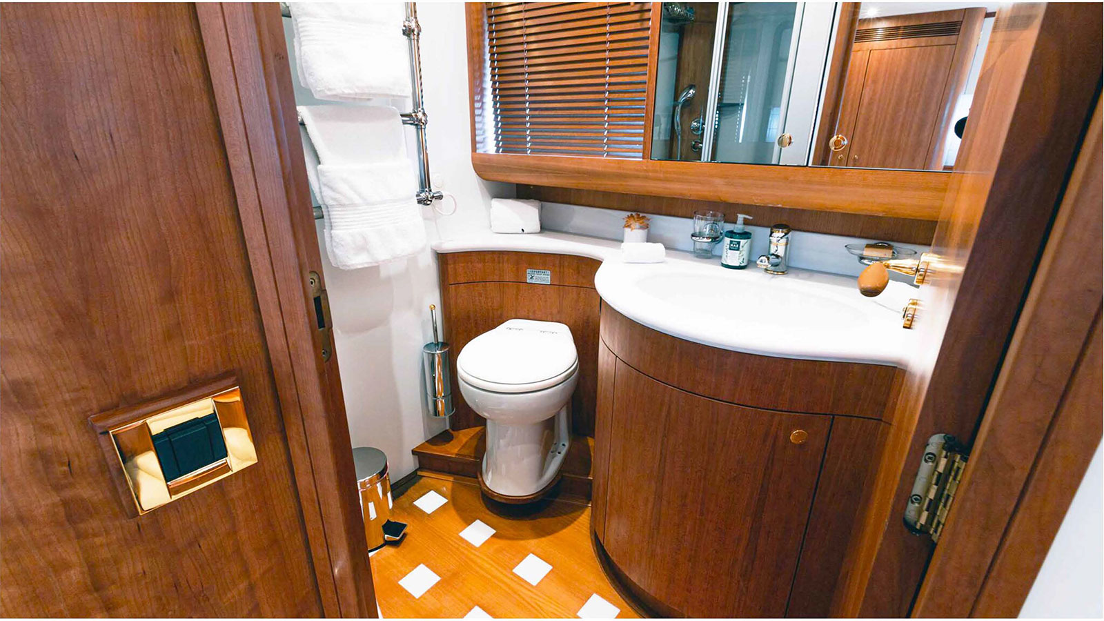 2006 Couach Yachts Lady Amanda na czarter (photo 9)