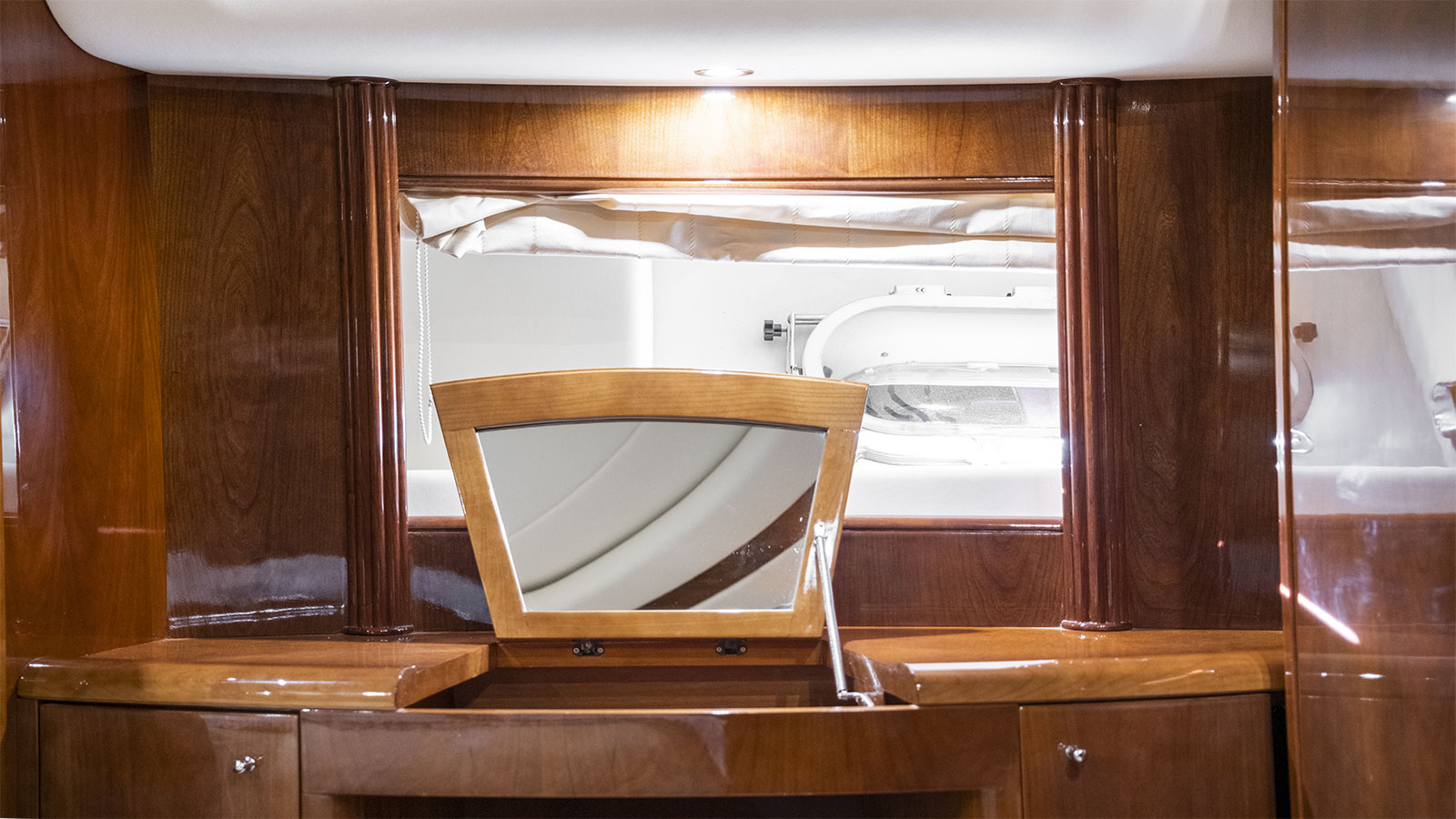 2005 Azimut Titan na czarter (photo 9)