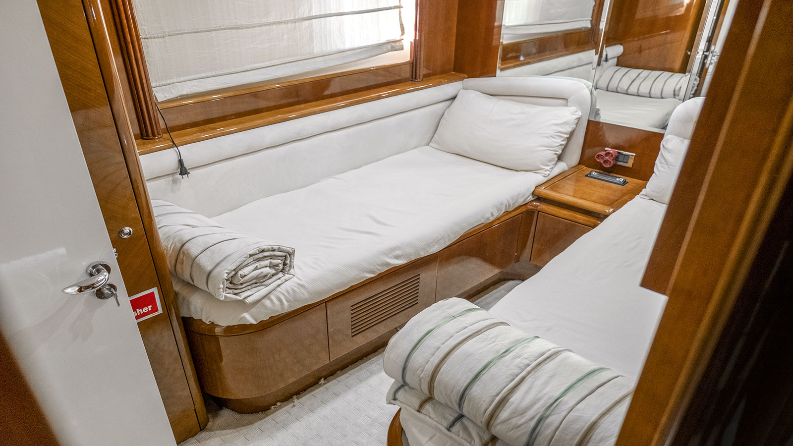 2005 Azimut Titan na czarter (photo 11)