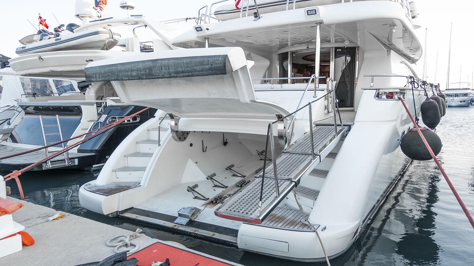 2005 Azimut Titan na czarter (photo 21)