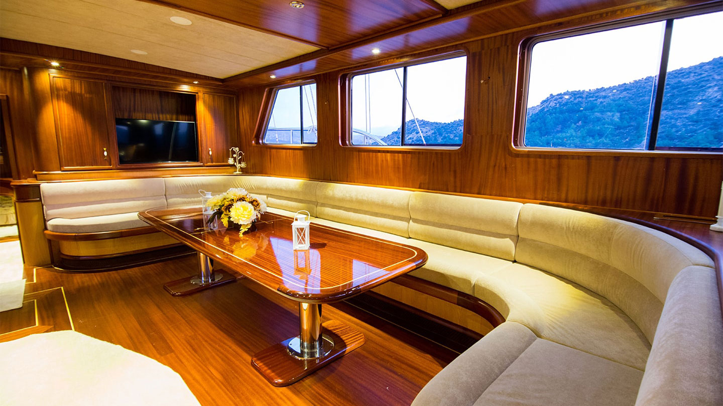 2019 Custom Built Nevra Queen a noleggio (photo 8)