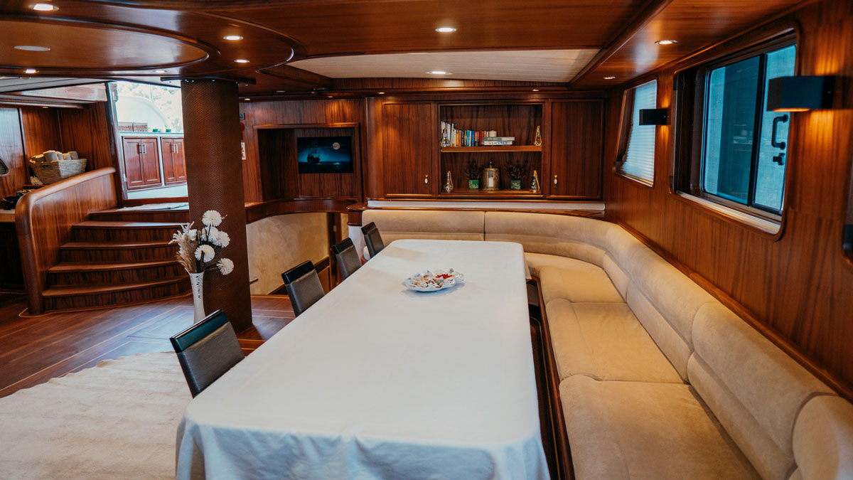2019 Custom Built Nevra Queen a noleggio (photo 9)