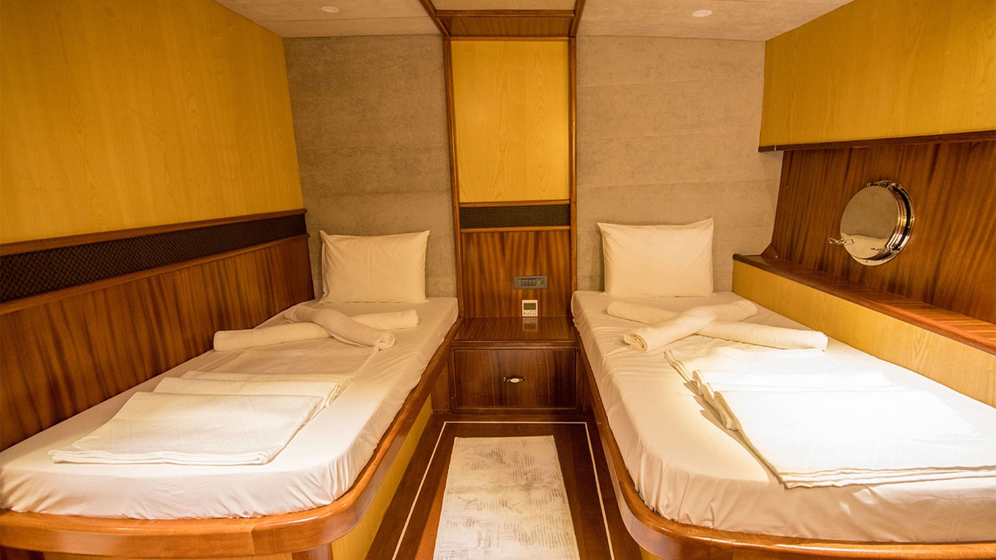 2019 Custom Built Nevra Queen a noleggio (photo 14)