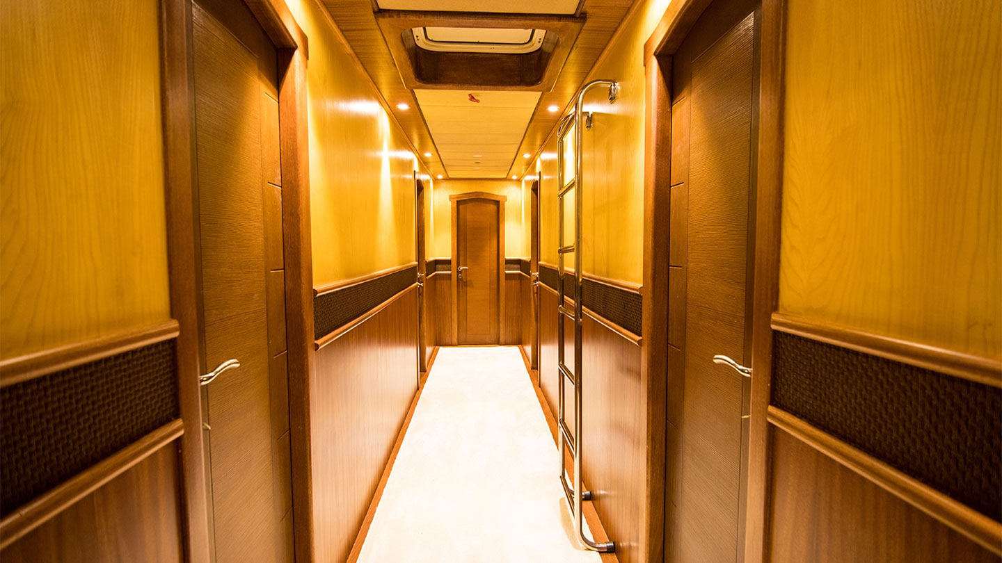 2019 Custom Built Nevra Queen a noleggio (photo 15)