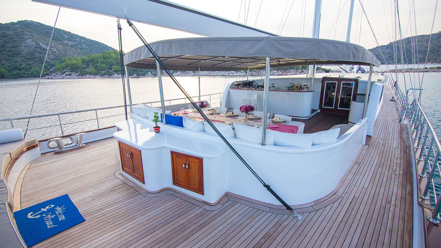2019 Custom Built Nevra Queen a noleggio (photo 17)