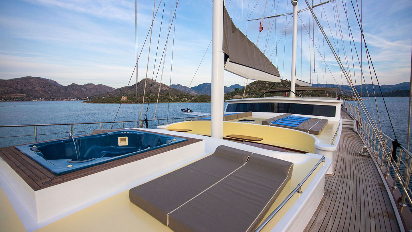 2019 Custom Built Nevra Queen a noleggio (photo 18)