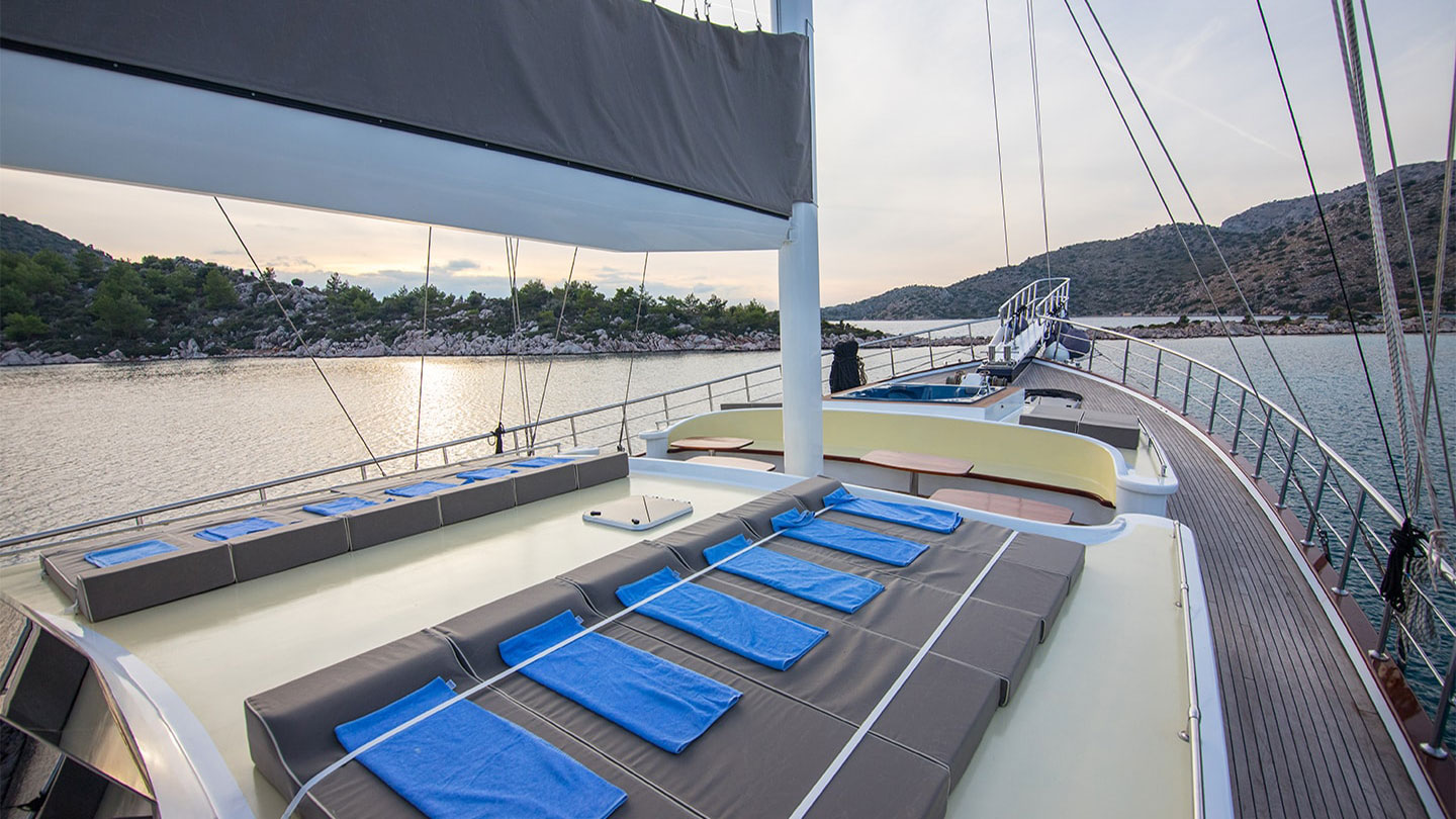 2019 Custom Built Nevra Queen a noleggio (photo 19)