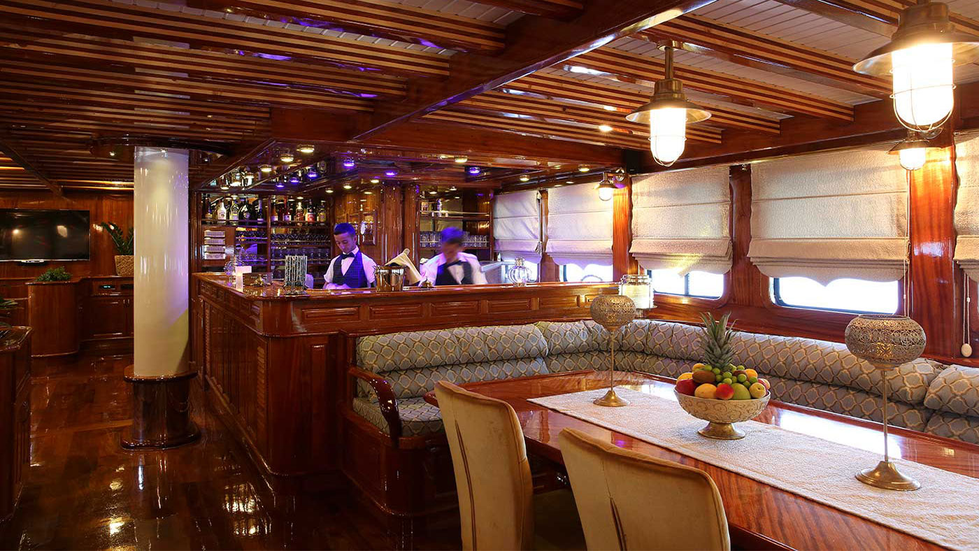 2014 Custom Built Queen Atlantis for charter (photo 4)