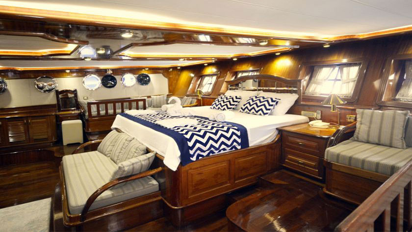 2014 Custom Built Queen Atlantis for charter (photo 6)