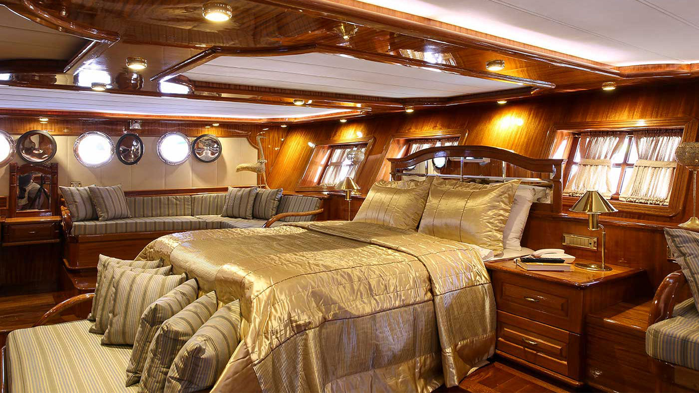2014 Custom Built Queen Atlantis for charter (photo 8)