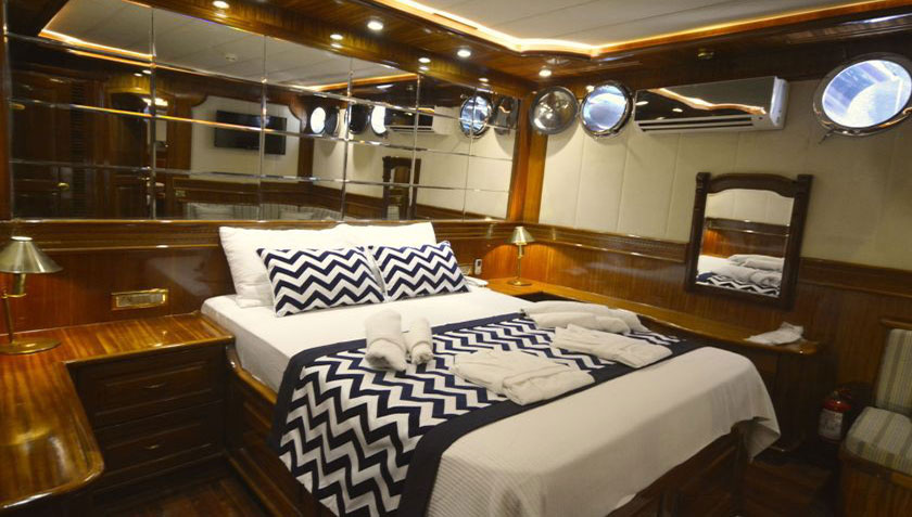 2014 Custom Built Queen Atlantis for charter (photo 9)