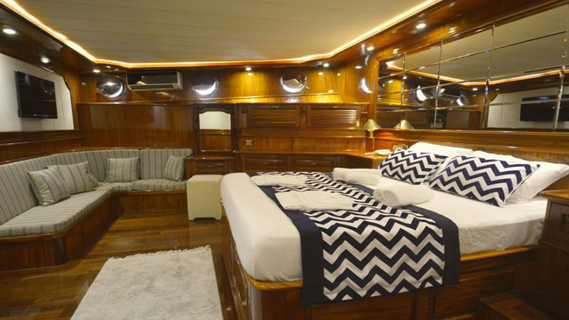 2014 Custom Built Queen Atlantis for charter (photo 11)