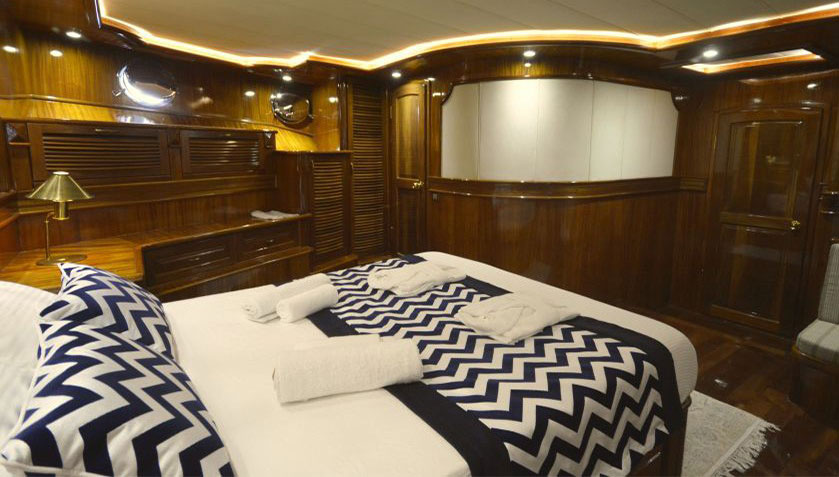 2014 Custom Built Queen Atlantis for charter (photo 12)