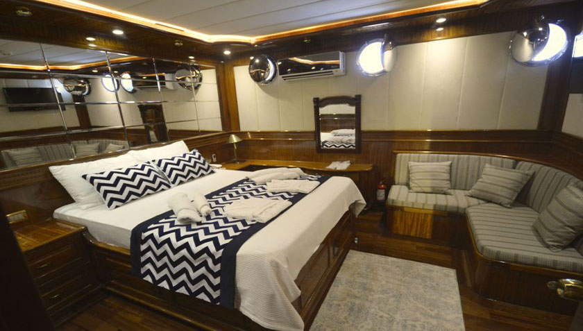 2014 Custom Built Queen Atlantis for charter (photo 13)