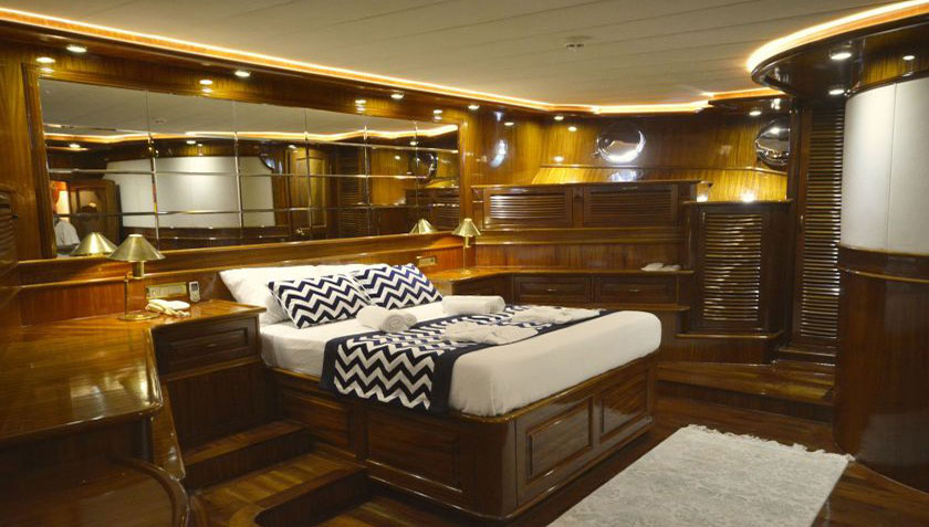 2014 Custom Built Queen Atlantis for charter (photo 14)