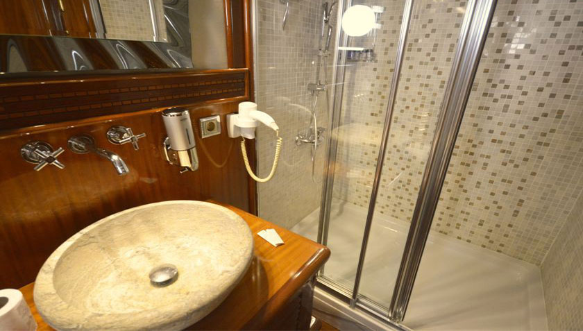 2014 Custom Built Queen Atlantis for charter (photo 19)
