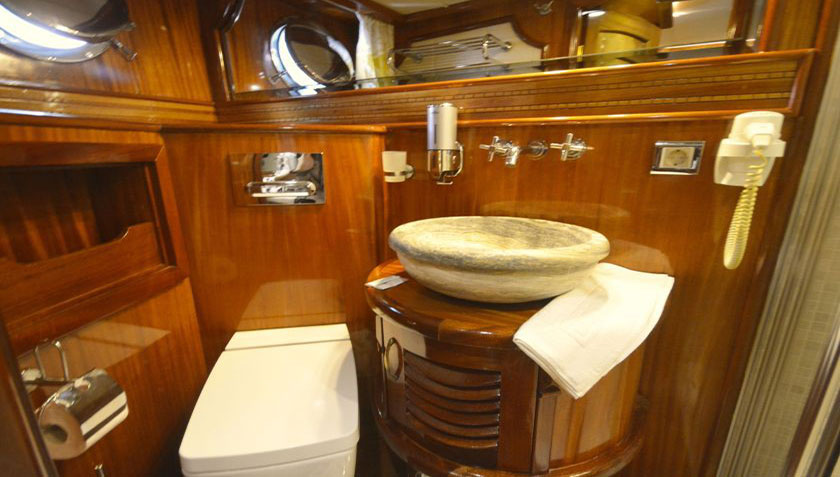 2014 Custom Built Queen Atlantis for charter (photo 20)