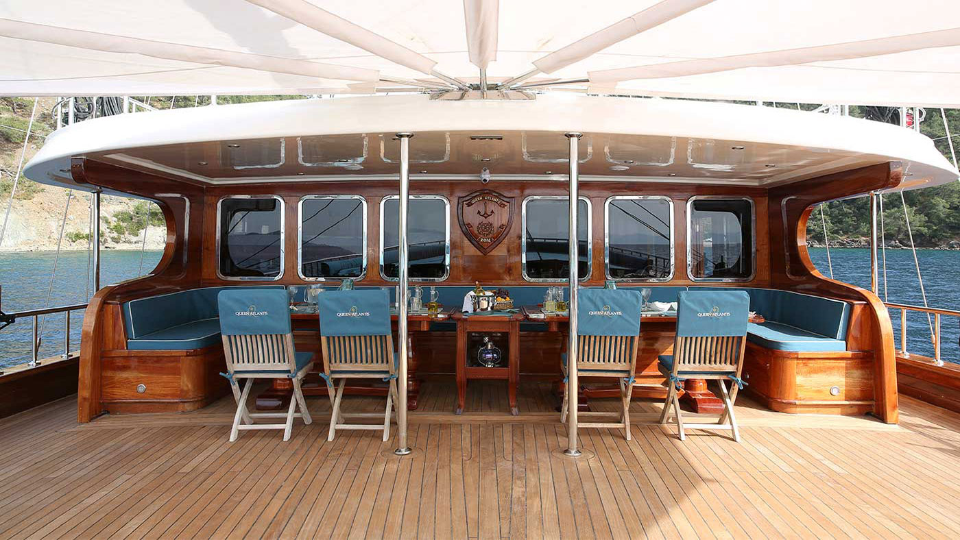 2014 Custom Built Queen Atlantis for charter (photo 23)