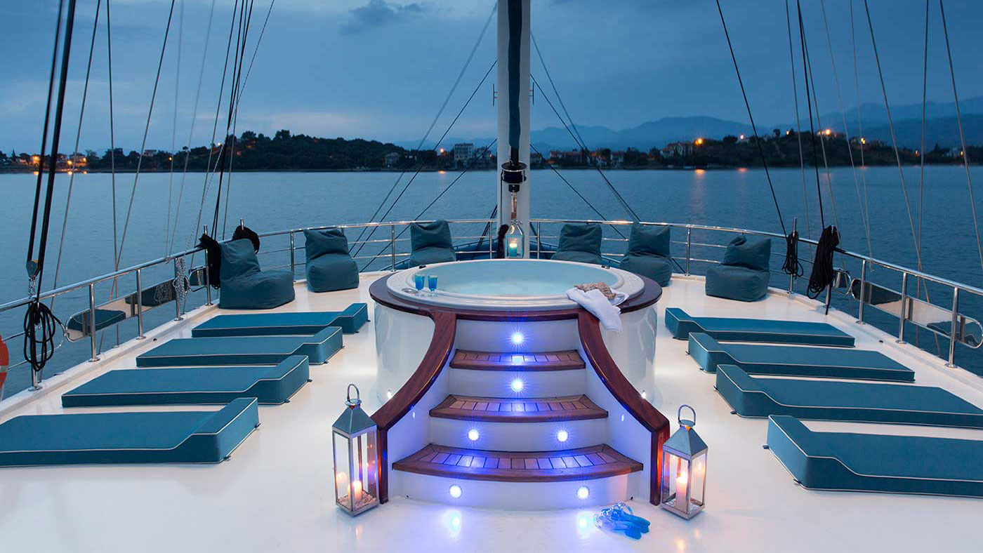 2014 Custom Built Queen Atlantis for charter (photo 24)