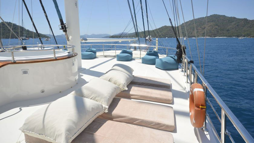 2014 Custom Built Queen Atlantis for charter (photo 27)