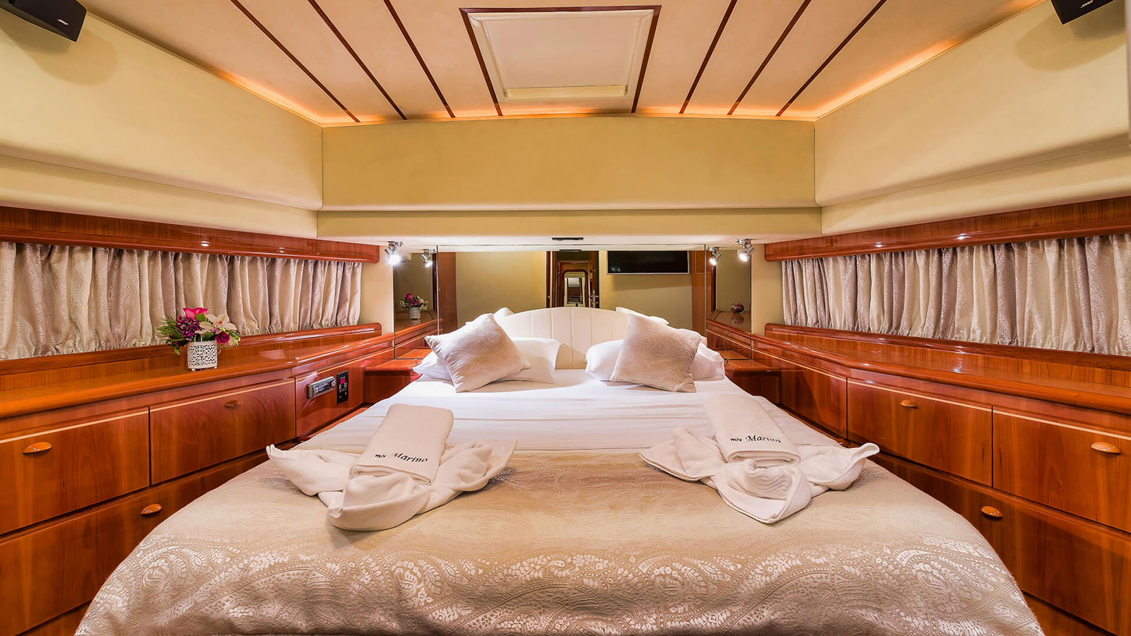 2003 Ferretti Marino for charter (photo 6)