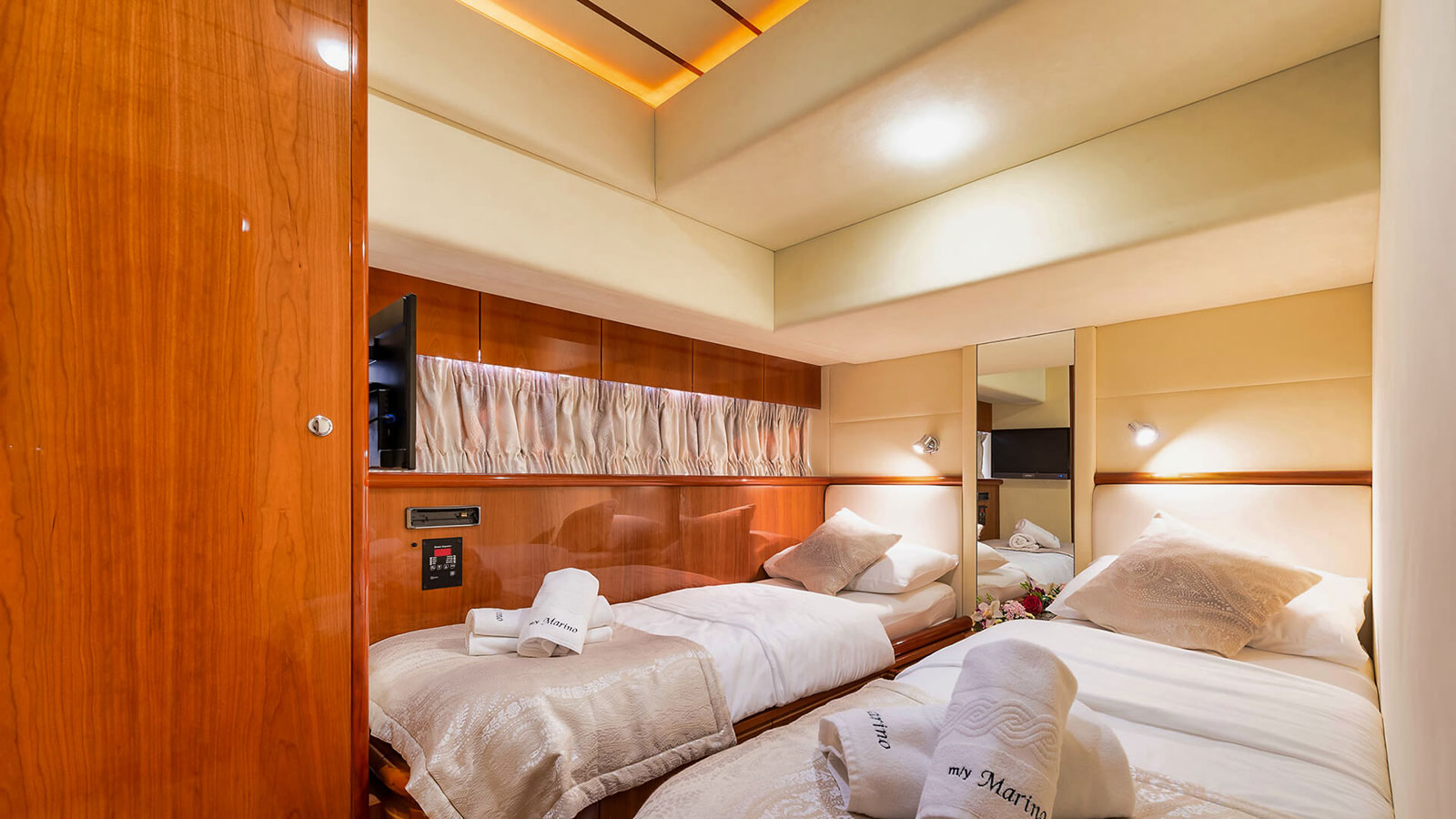 2003 Ferretti Marino for charter (photo 7)