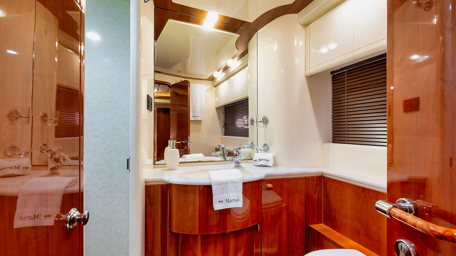 2003 Ferretti Marino for charter (photo 8)