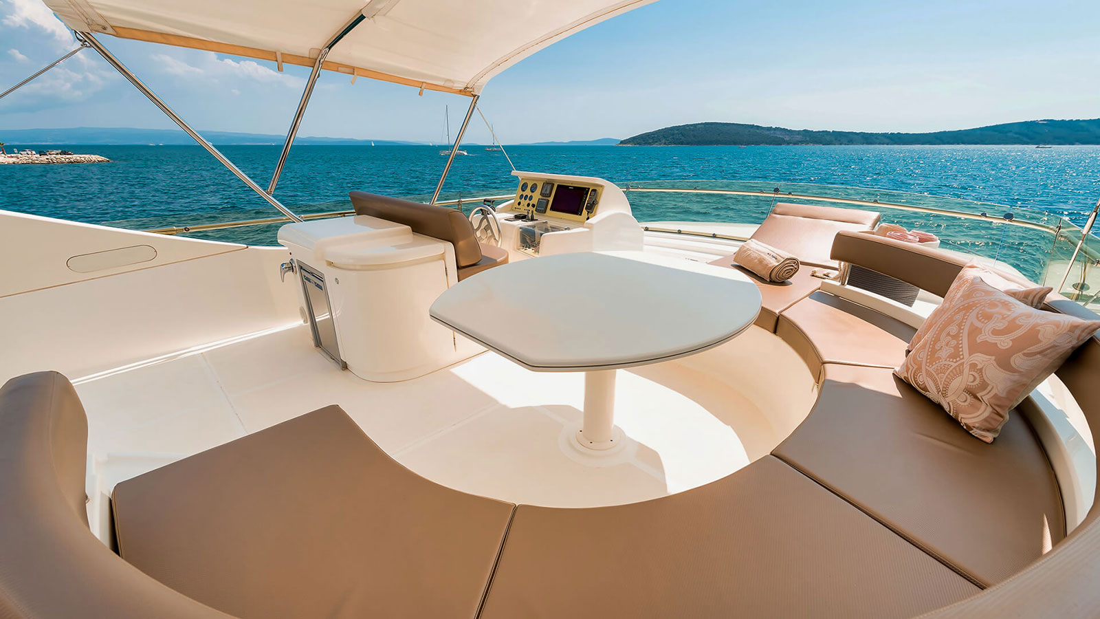 2003 Ferretti Marino for charter (photo 14)