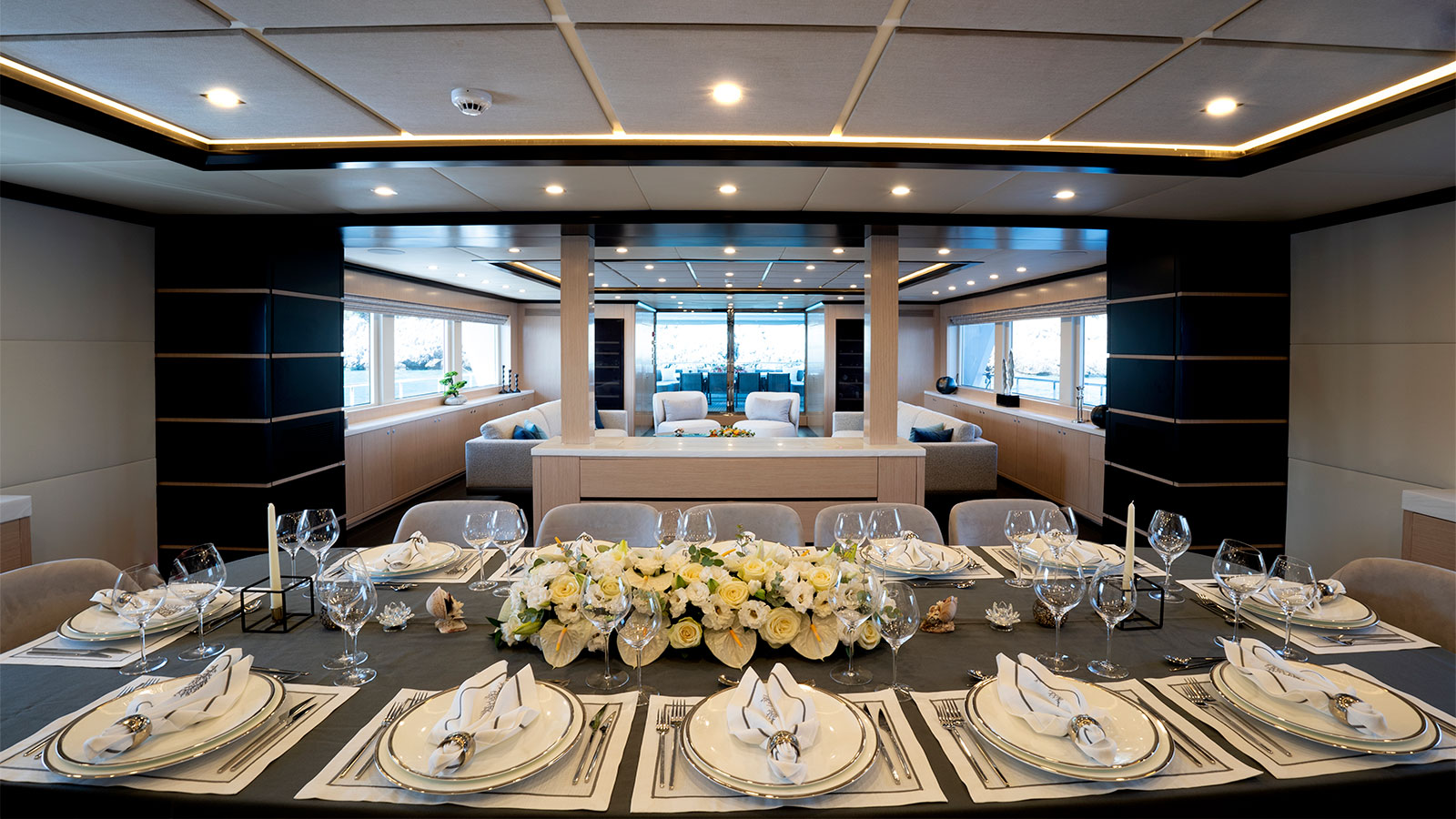 2023 Custom Built Princess Melda zu chartern (photo 4)